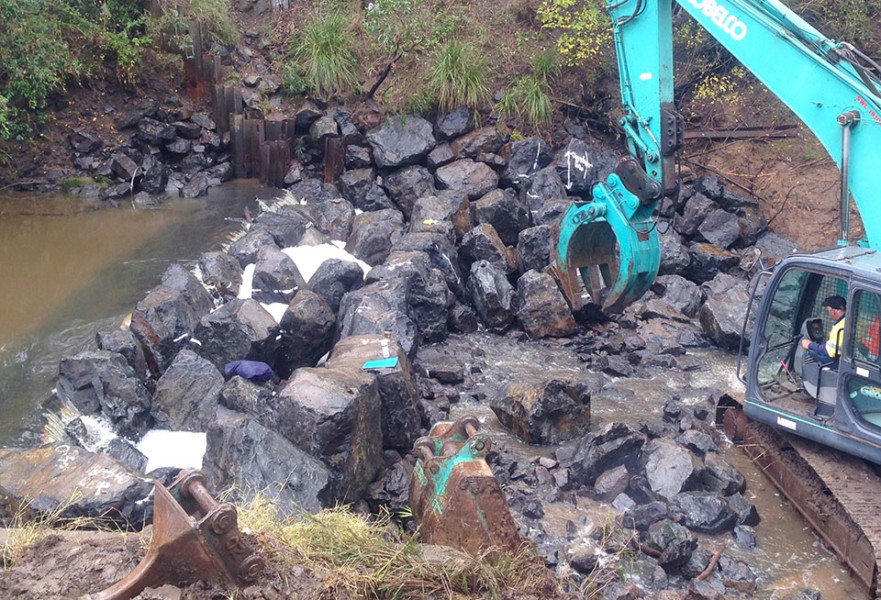 Berrys Weir Bremer River construction rock placement 3